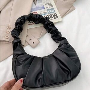 Fashionable Solid Color
Cloud-Like Ruched Ladies
Shoulder Bag, Multi-Purpose bag
